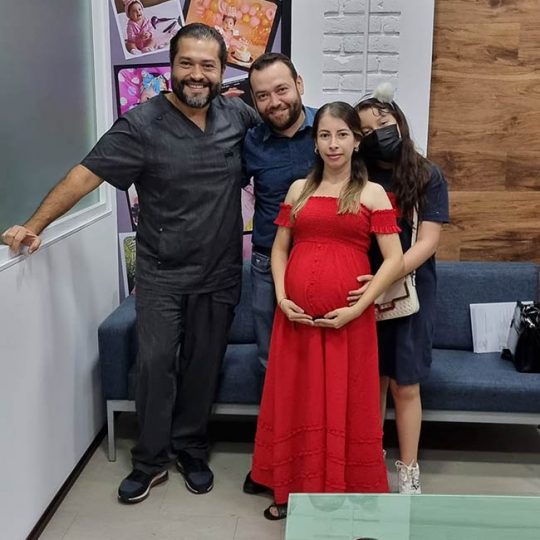 Paciente de fecundación in vitro en consulta en Clínica de fertilidad