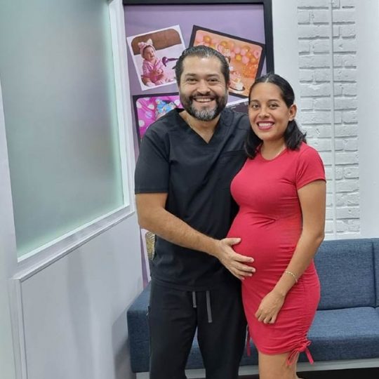 En consulta en Clínica de fertilidad por tratamiento de reproducción asistida